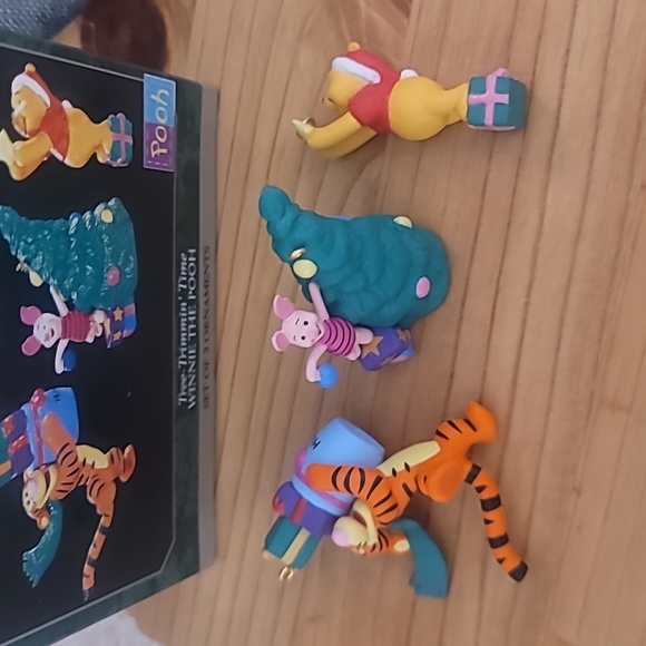 Hallmark 2 Sets of 3 miniature Winnie The Pooh Ornaments - Picture 7 of 7